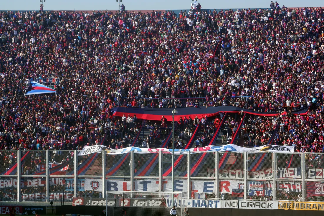 La popular con la bandera de La Gloriosa Butteler