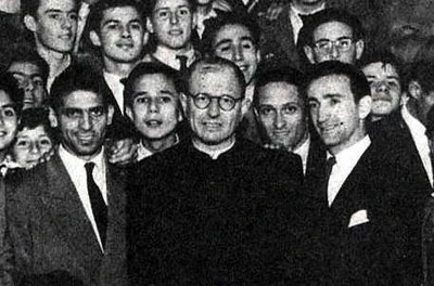 El padre Massa, al centro, con Rinaldo Martino a la izquierda, en una foto de entre 1941 y 1948.
