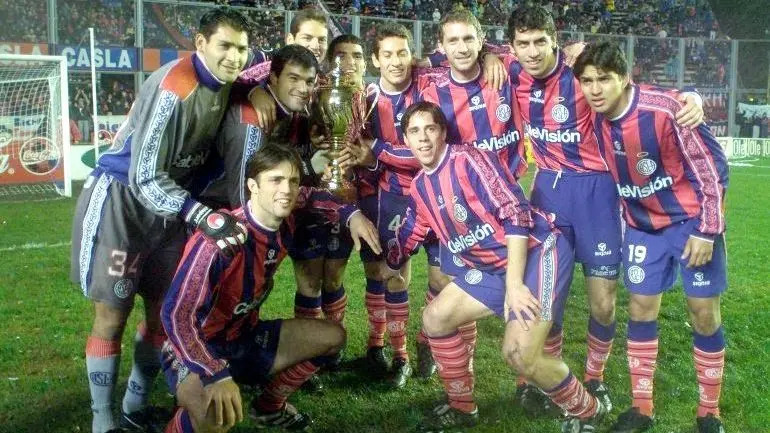 San Lorenzo festejando el título Clausura 2001